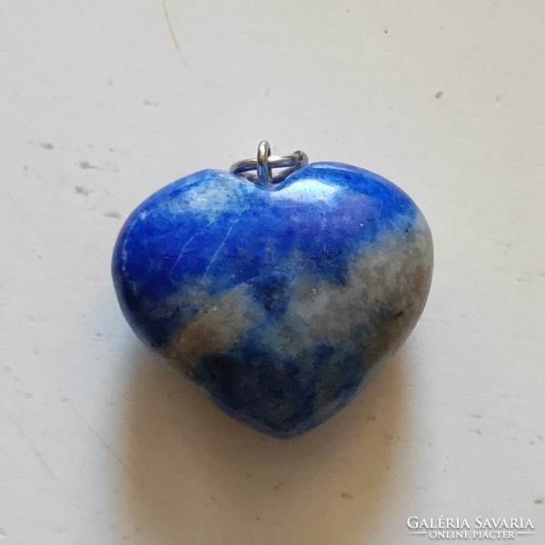 Sodalit ásvány szív alakú medál