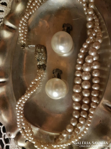 Tekla string of pearls 3 rows, with pearl clip, beautiful old retro clasp, l champagne color