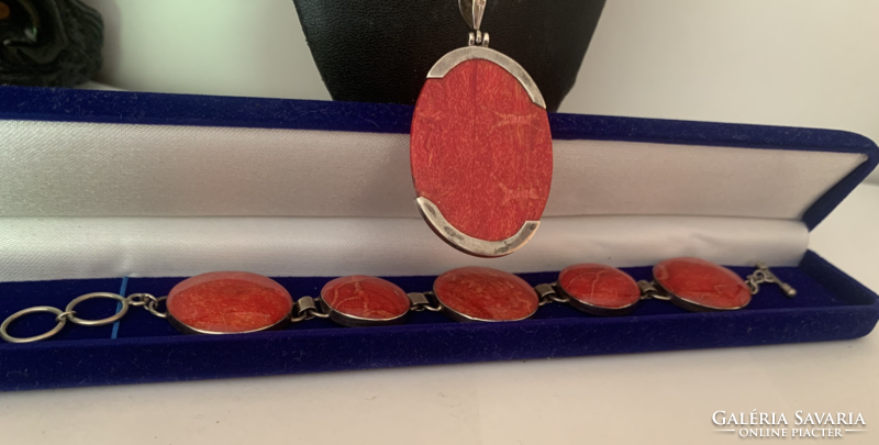 Coral set in silver on a medal chain, bracelet with coral set in silver discs