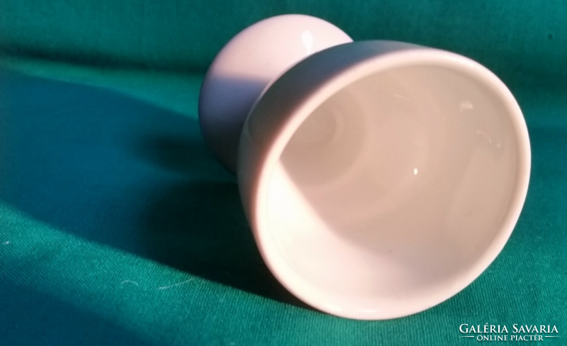 Csehszlovák fehér porcelán tojástartó