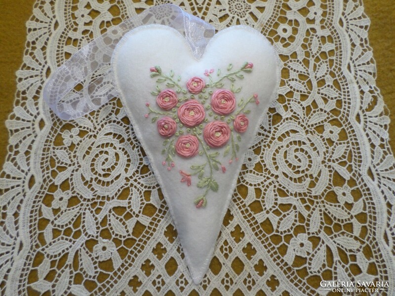 Snow white embroidered floral wool felt heart, decoration.