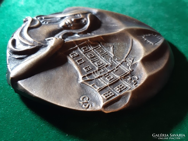 Zsuzsa Csóka: St. Peter's Umbrella, 2016 Annual Wedge Membership Fee Medal