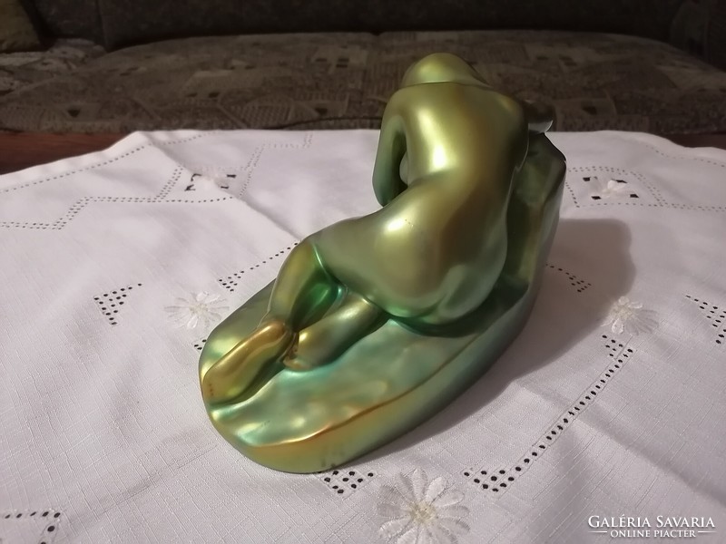 Zsolnay eosin collapsing female nude