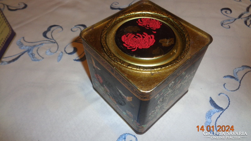 Kínai teás doboz  250 gr os , 10 x 10 x10 cm , szép virág decorral
