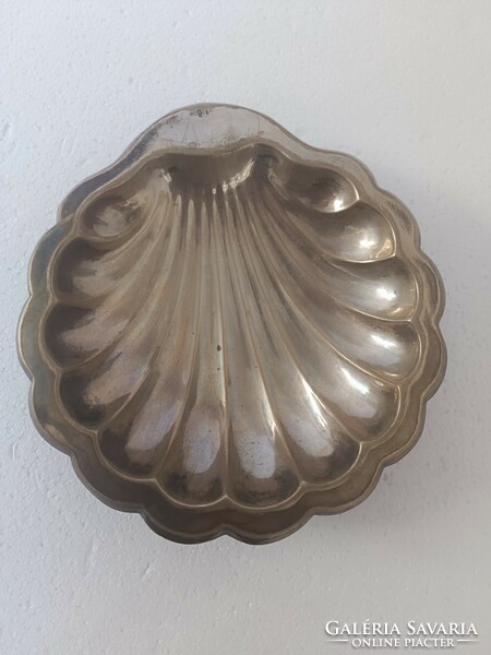 Art deco Hungarian silver shell-shaped quilling ball on legs
