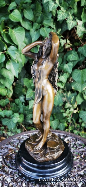 Női akt, korinthoszi oszloppal - bronz szobor