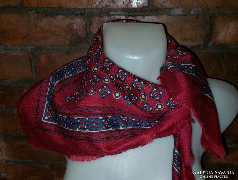 Thin woolly scarf 67x67cm
