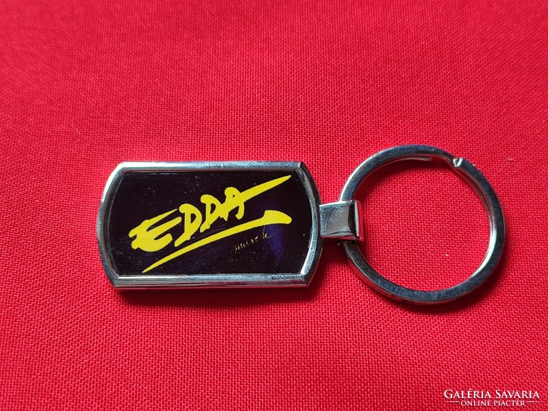 Edda works with metal keychain