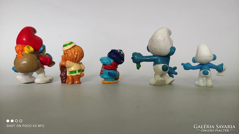 Kinder figura gyűjteménybe is 5 darab együtt strumpfovi és egyéb