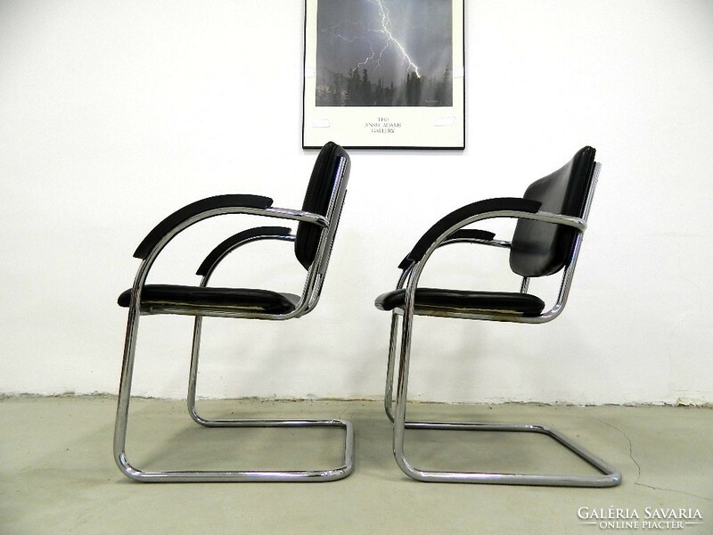 Olasz bauhaus stílusú design krómvázas bőr szék pár