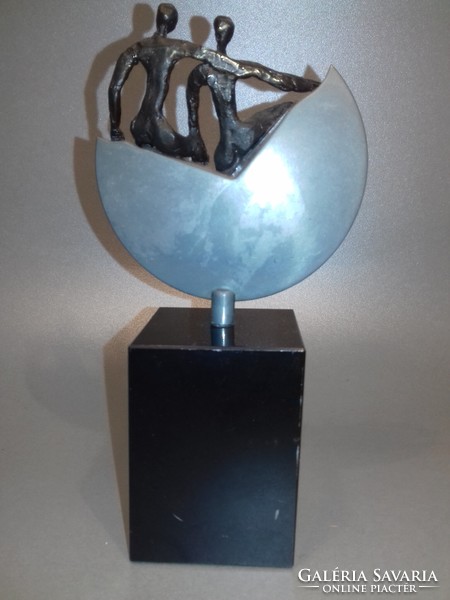 Corry Ammerlaan "Mannen op de maan"  Férfiak a holdon bronz szobor kisplasztika