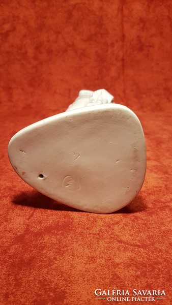 Aquincumi ,,Juhász" fehér mázas porcelán, 28 cm magas, vitrin állapotban