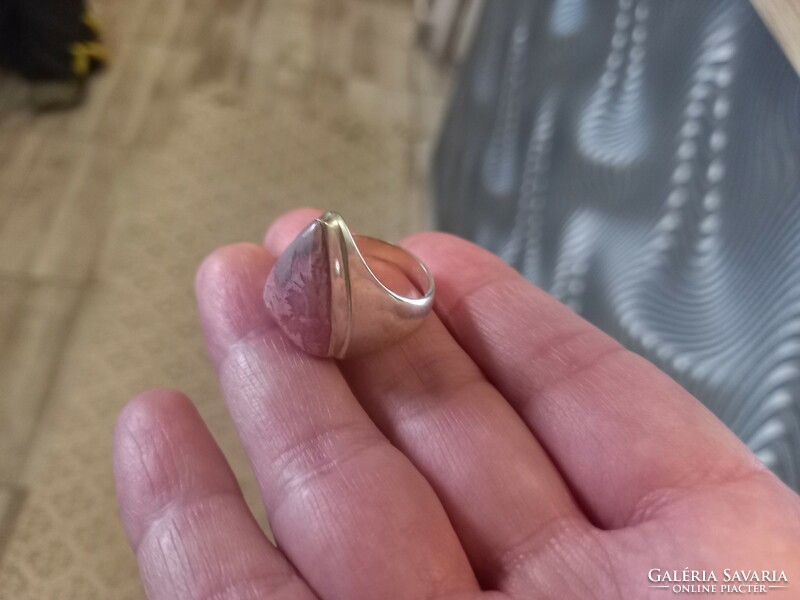 Rodokrozit drágakővel rakott ezüst gyűrű Namíbiából