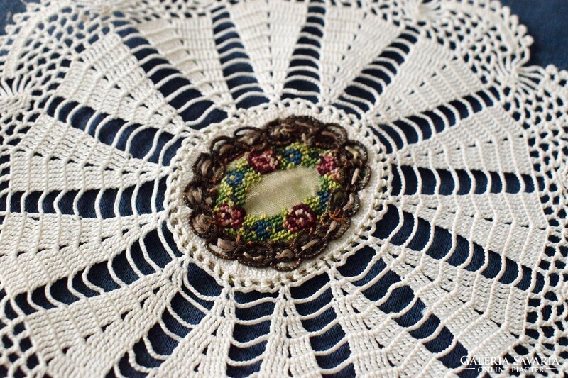 Gobelin insert, crochet tablecloth, rose pattern, handwork 16.5 cm
