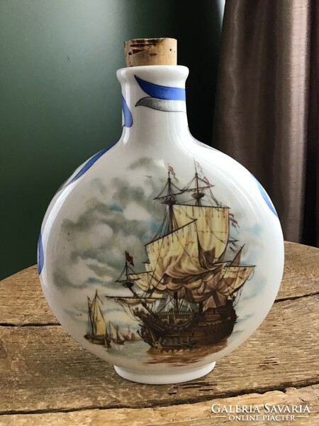 Régi porcelán butella hajó díszítéssel