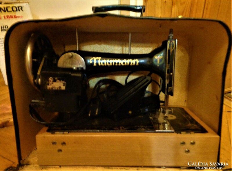 NAUMANN villanymotoros régi varrógép / -  "táskagép"
