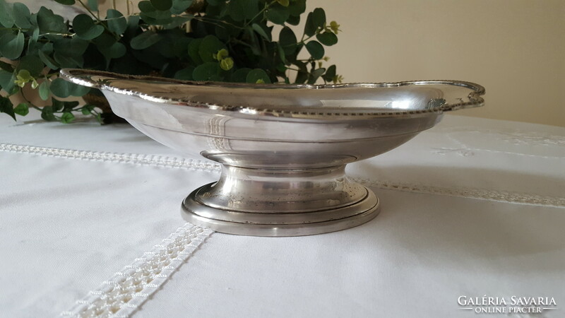 Embassy English silver-plated pedestal table, table centre