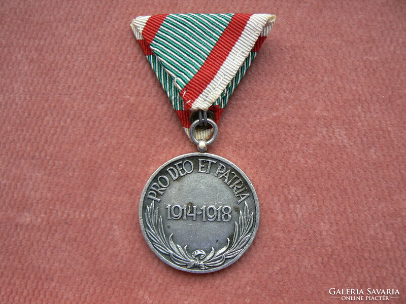 Hungarian war medal without helmet and swords, marked, rarer, original, 1929-1944, replaced ribbon