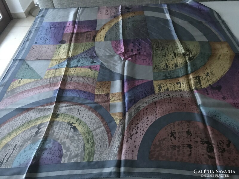 Szivárvány mintàs selyemkendő finom színekkel, 88 x 87 cm
