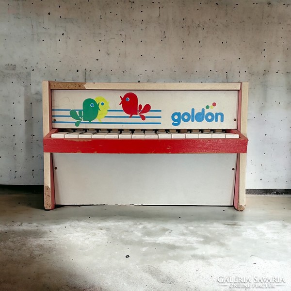 Retro, vintage design toy piano