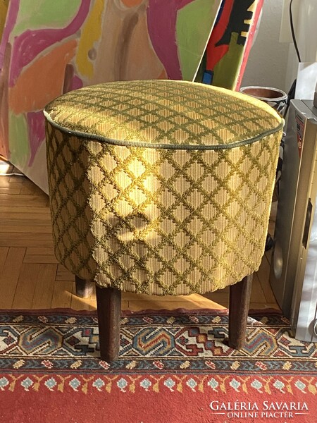 Round 3-legged art deco pouf seat chair