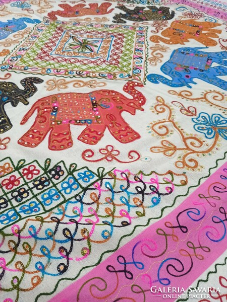 Indiai szövöt terítő takaró elefánt mintás. Alkudható.