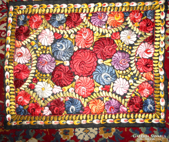 ++Antique matyó silk embroidery decorative pillow front panel 50 cm x 40 cm in good condition