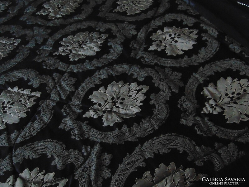Beautiful and elegant baroque patterned bedspread with pillows