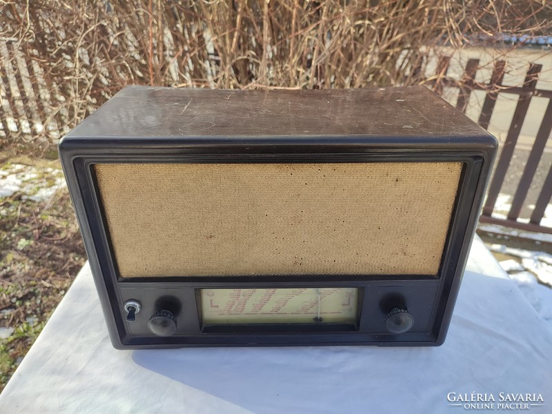 Orion 227 is a vinyl old radio