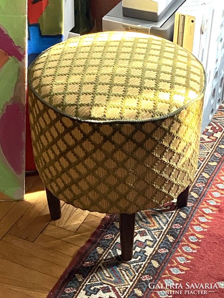 Round 3-legged art deco pouf seat chair