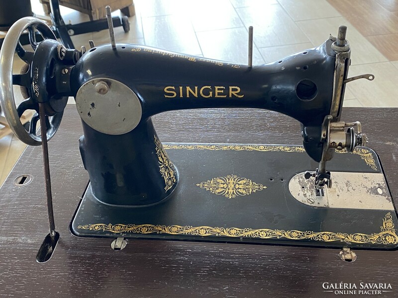 Stand singer sewing machine
