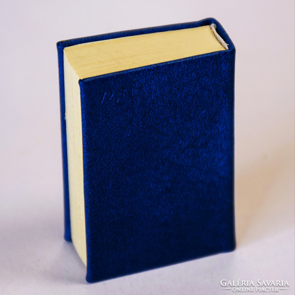 Makszim Gorkij: Huszonhat férfi - egy leány – Miniatűr könyv