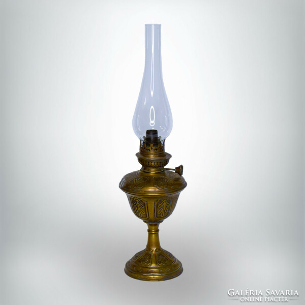 Antique table oil lamp