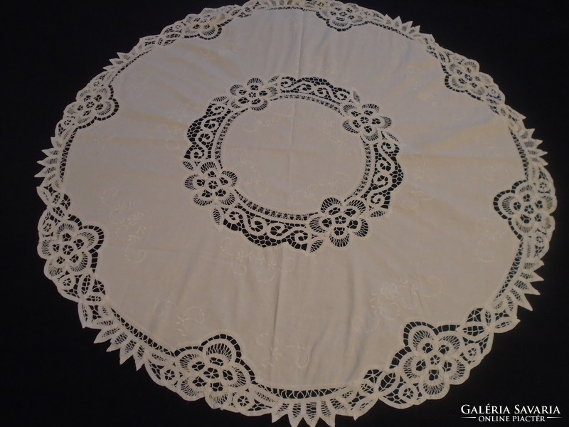 Beautiful antique round table centerpiece vert lace needlework