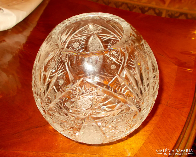 Ólomkristály gömb váza. 16 x 17 cm