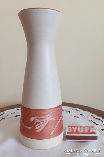 Painted ceramic vase 21cm.