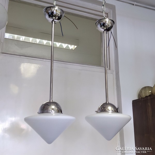 Art deco nikkelezett mennyezeti lámpa pár felújítva - kúp alakú tejüveg búra