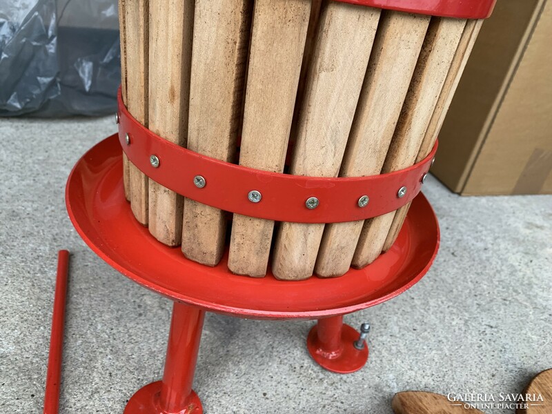 20 Liter red grape press, never used, with user manual