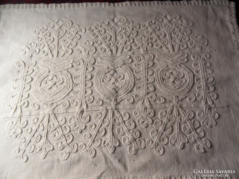 Decorative cushion cover with Kalotaszeg writing