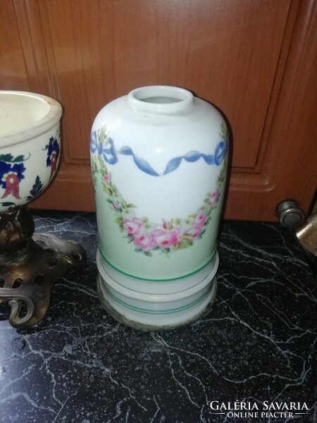 Szépséges porcelán váza 22 cm magas a képeken látható állapotban van.
