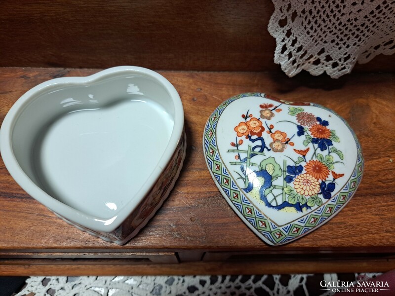 Japán Imari szív alakú ékszerdoboz, bonbonier