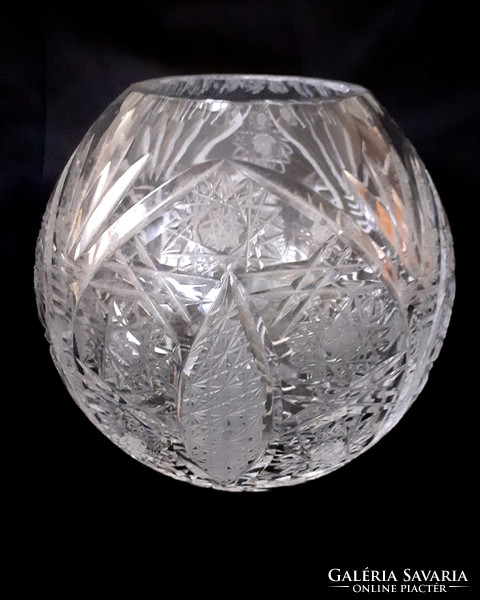 Lead crystal sphere vase. 16 X 17 cm