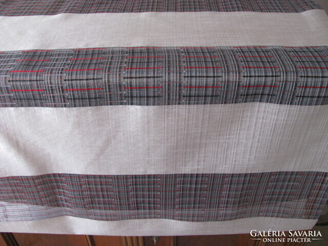 Tablecloth / runner