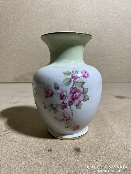 Hollóházi porcelán váza, 8 x 13 cm magas, ritkaság.2214