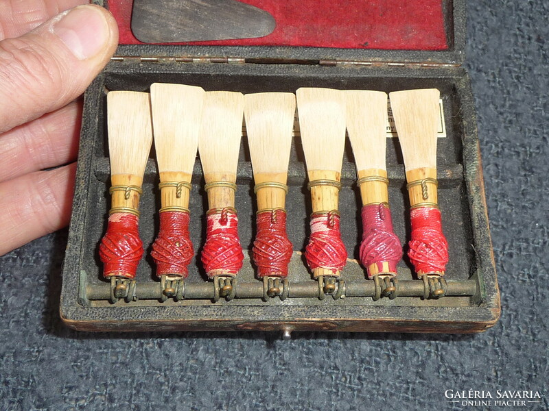 Régi hangszer alkatrész régi oboa síp készlet dobozában kb 100 éves német fafúvós hangszer síp
