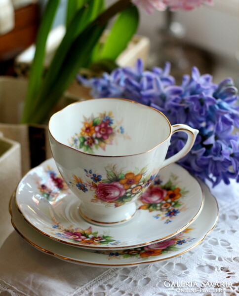 Royal Stuart Spencer Stevenson gyönyörű angol finomporcelán reggeliző trió, dús virágmintákkal