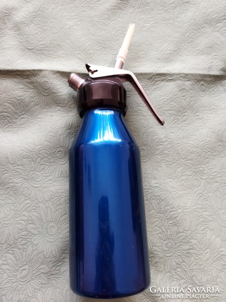 Soda siphon 2l and foam siphon with cartridge