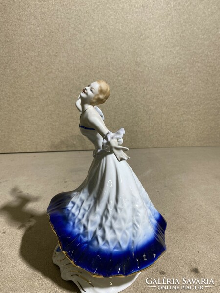 Crown fine porcelán balerina szobor, 21 x 25 cm-es. 2227