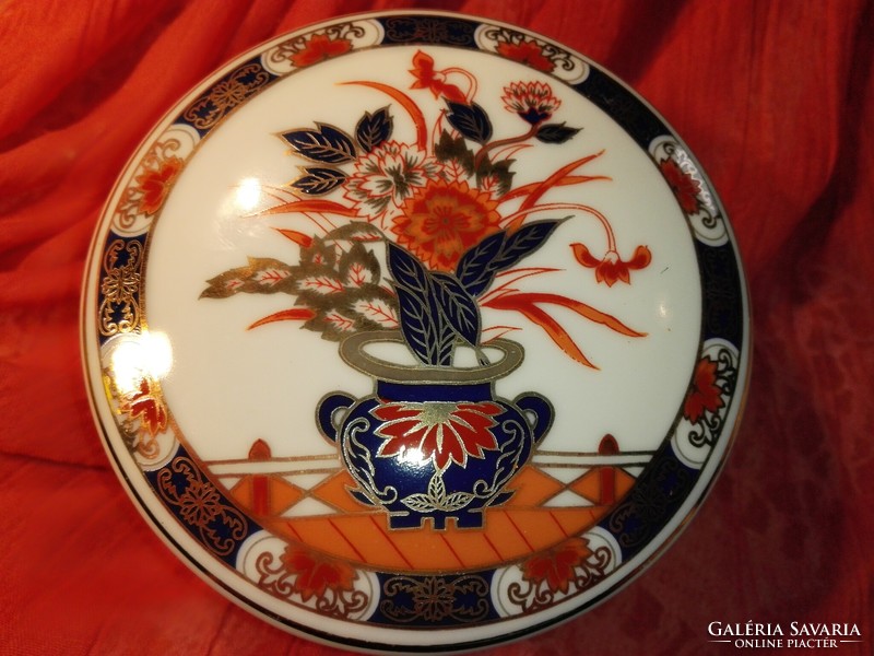 Porcelain, Japanese jewelry holder, bonbonnier.