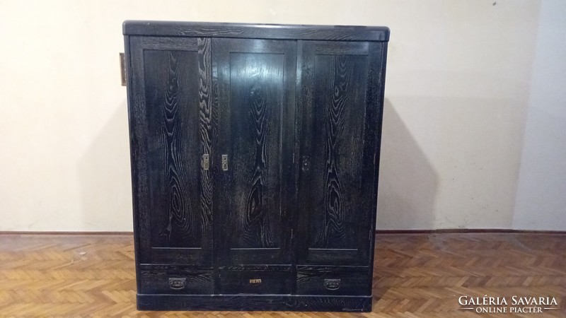 Three-door wardrobe, xx. Beginning of the century